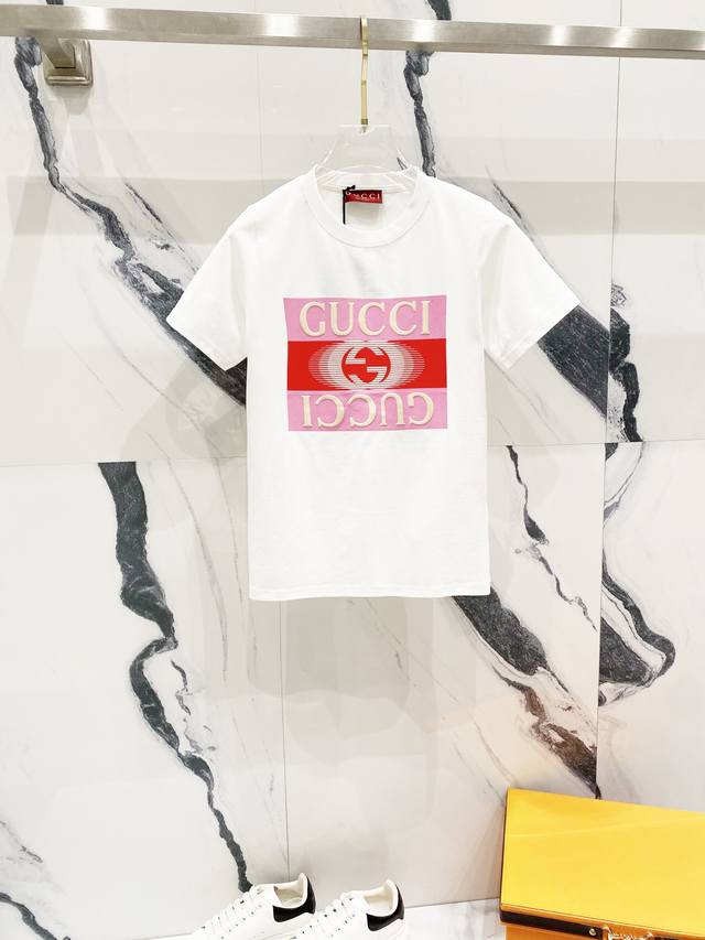 女款] Gucci 古驰 2025新款 50支双冰爽棉 G面料 条纹Gg字母Logo印花设计 官方同步 高版本 时尚个性 百搭潮流 纯原品质 原版面料 吊牌 领