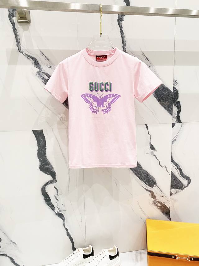 女款] Gucci 古驰 2025新款 50支双冰爽棉 G面料 蝴蝶字母Logo印花标识 官方同步 高版本 时尚个性 百搭潮流 纯原品质 原版面料 吊牌 领标