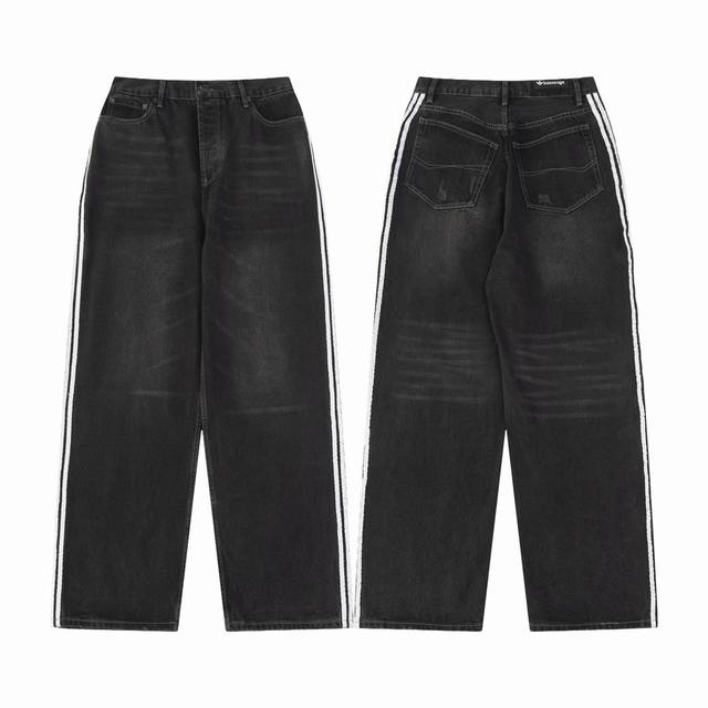 顶级版本！Balenciaga X Adidas巴黎世家联名阿迪达斯三道杠阔腿牛仔裤 超重工拼接工艺， 面料采用14安斯100%全棉牛仔材质，裤头纯手工拼接阿迪