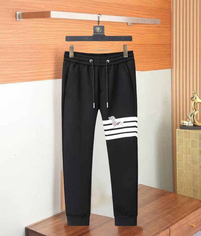 汤姆布朗 春秋新款休闲裤！官网同步发售。品牌经典Logo休闲裤，定制面料，舒适度极好，手触感： 烈。辦识度极高，完美品相工艺。尺码：M-3Xl