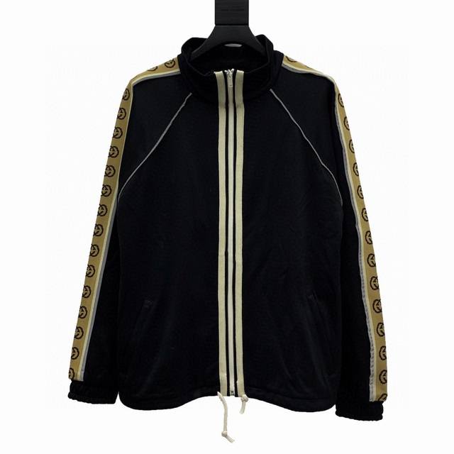 G家 25Ss侧边双G反光织带外套 上海装柜20400购入Zp今主面料订织丝盖棉布料面料柔软细腻光滑侧边采用定织芝麻纹织带位置左右对称反光条为定织弹力带区别市面