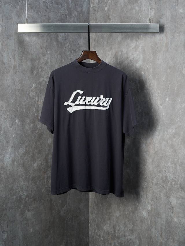 实物挂拍 Balenciaga 巴黎世家 联名Luxury Script字母贴布刺绣圆领短袖 现货 Xs S M L 面料：24S双纱特种纺织紧密棉 185G