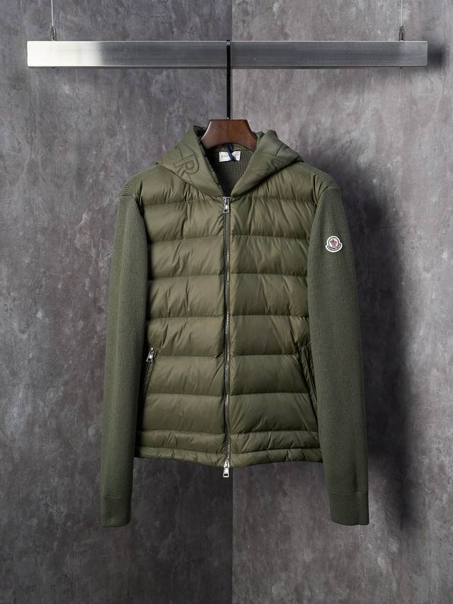 实物挂拍 Moncler 蒙口 羊毛拼接拉链连帽羽绒外套 现货 S 0 M 1 L 2 Xl 3 Xxl 4 这款羊毛连帽卫衣配有填充羽绒正面，是一款适合多季节