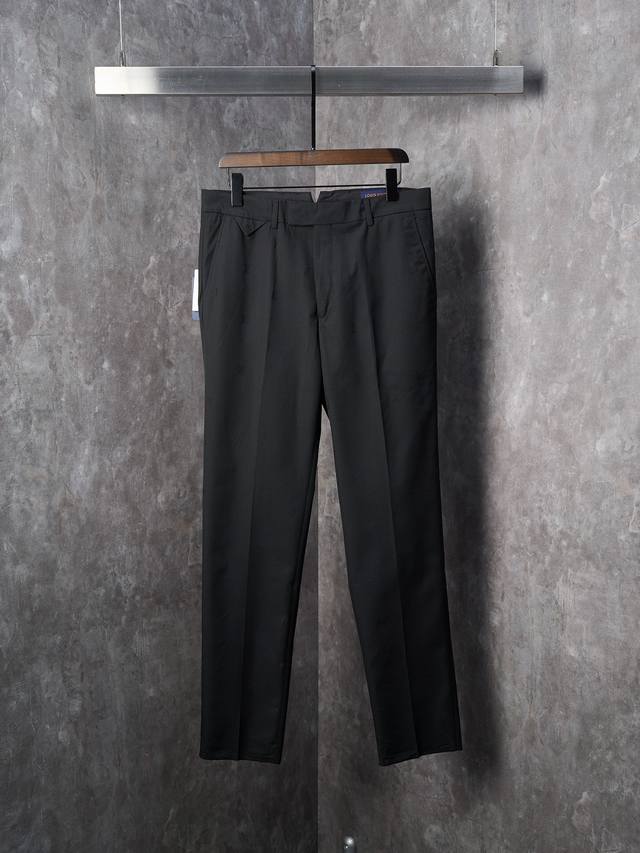 实物挂拍 Lv 路易威登 全幅提花西装长裤 现货 50 52 54 56 定制素韵纤柔羊毛缎 如丝绸般顺滑 垂坠感十足 以一袭深邃黑韵 深邃且神秘 全幅Lv B