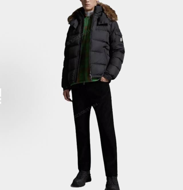 羽绒服- 。M+Cler Mayaf 25S 当季新品 轻盈锦纶 白鸭90% 衣袖点缀经典贴袋 衣领设有按扣 可拆卸洛子毛兜帽 配有可拆卸饰边 门襟双向拉链开合