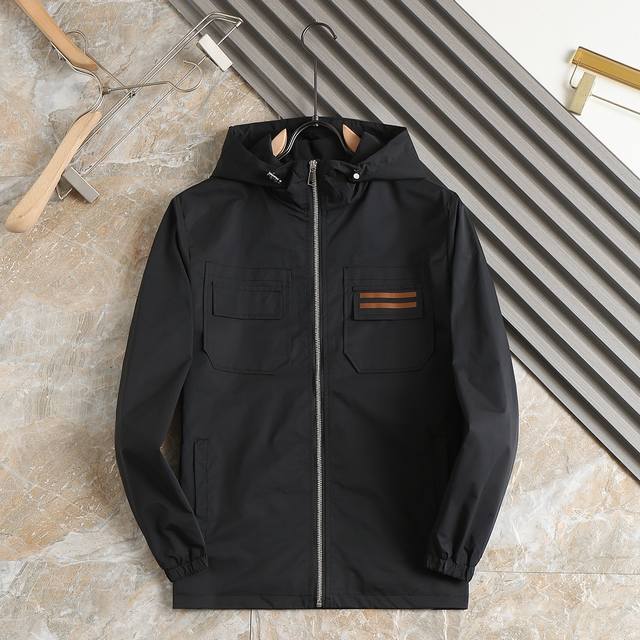 杰尼亚 2025春季新款男士夹克外套，原单三标齐全高端版本！专柜定制面料 透气舒适度高，细节无可挑剔，品牌元素设计理念，专业代购级体现高品质。手感细腻柔软！呈现