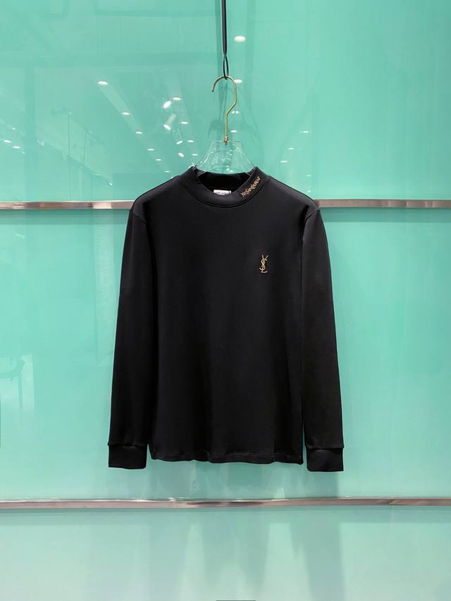 Ysl-圣罗兰# 2025秋冬 德绒微加绒半高领打底衫 看似基础的男T，实则不然，有点卫衣加短袖的结合，可以单穿也可以里面再打个底，一件穿四季是没问题的，货是真