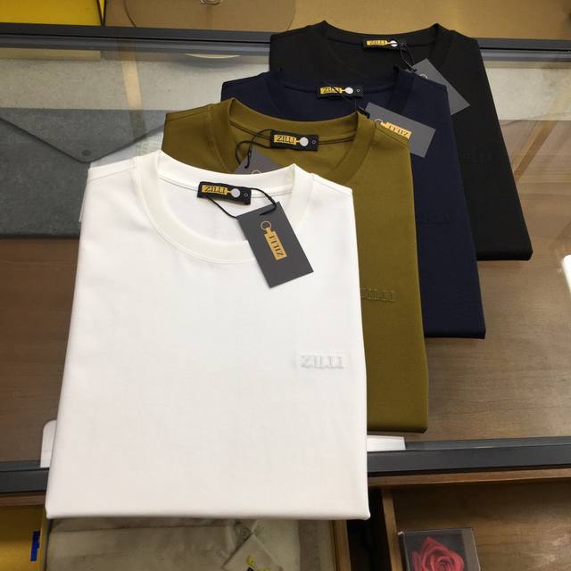 顶品 Zilli 贸易公司渠道货.2025春夏新款Zilli男士时装款休闲丝光棉圆领短袖T恤。Zilli是一个由家族经营的法国奢侈品牌，专注于高级男装。品牌成立