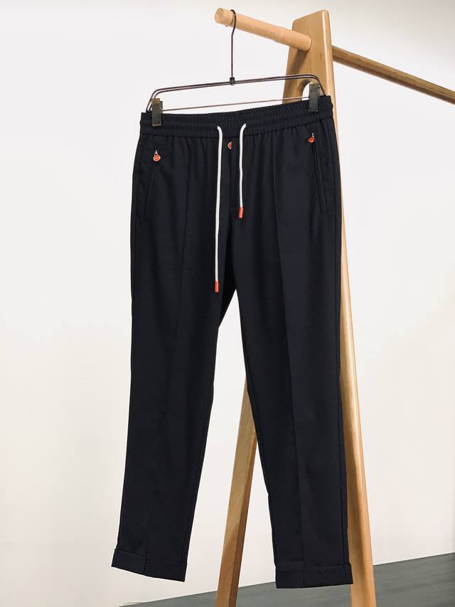 Kiton 基督恩 2025Ss春夏新品 渠道的精品狠货！！！ 今年最好看的休闲裤 闭眼入！ 客供定制面料打造 满足各种品质控 细节控 这样的分量与价值真的是需