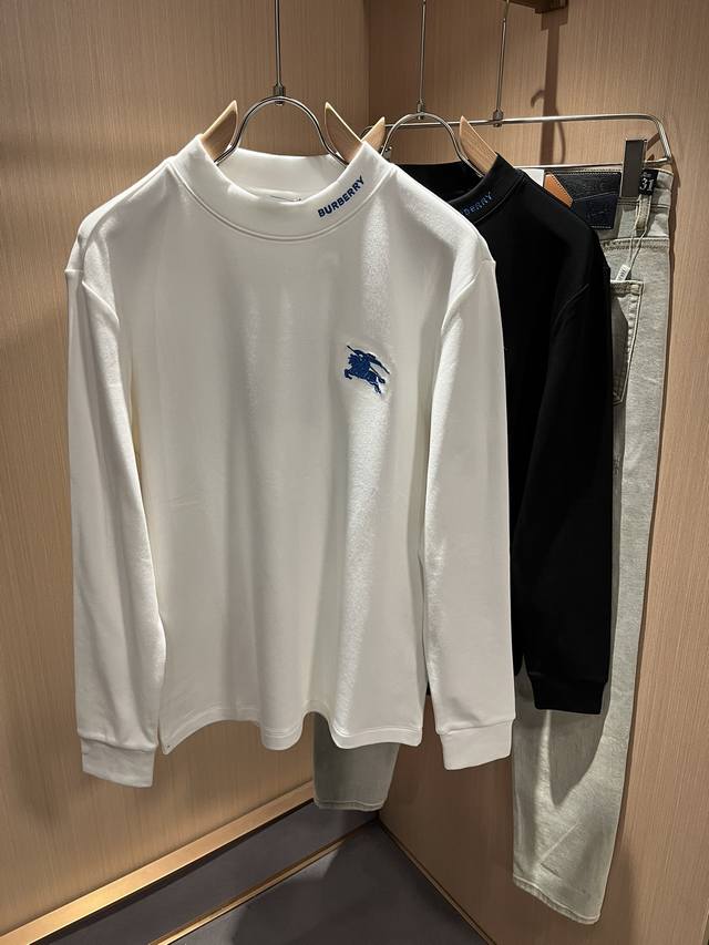 Bur*Erry 巴*莉 2025秋季新款男士打底衫，品牌最新设计元素！既不单调也不复杂,恰到好处的展现品味！衣身刺绣Logo图案设计！舒适吸汗透气根本不在话下