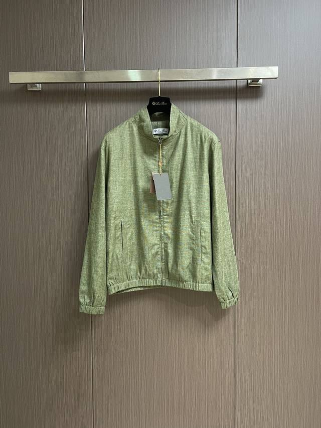 Lp Loropiana 老钱风新款亚麻面料立领外套，通体的设计完美融合意式美学，配色万能百搭，符合日常各种穿搭，混搭兼容空间极高，驾驭任何场合，商务通勤、出街