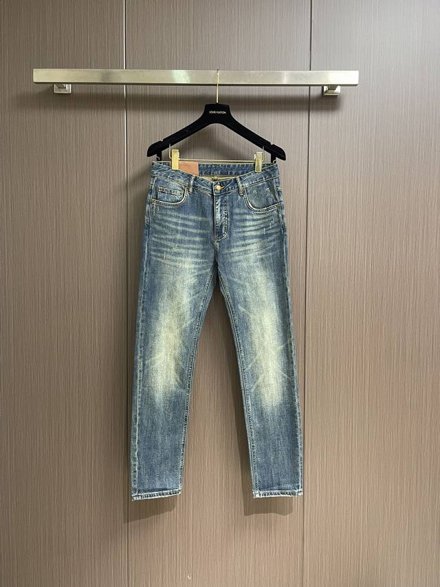 Prada 三角标识牛仔裤 定制复刻 客供五金辅料 原单品质 进口牛仔面料重工洗水 做工走线精细 上身绝佳！优选单品。尺码：29-38 有35 无37