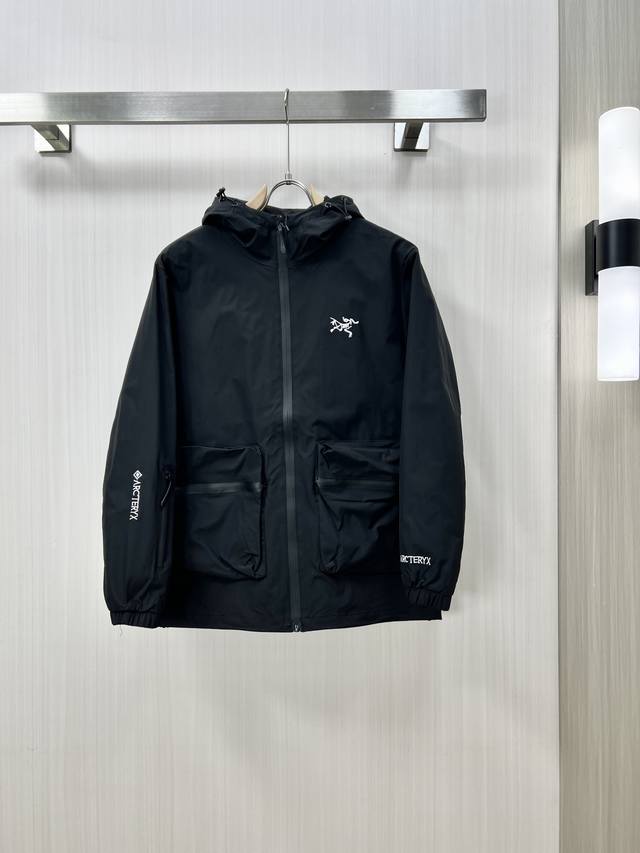 Parcteryx 始祖鸟 2025秋冬新款男士夹克外套，原单三标齐全高端版本！收纳型连帽专柜定制面料 透气舒适度高，细节无可挑剔，品牌元素设计理念，专业代购级