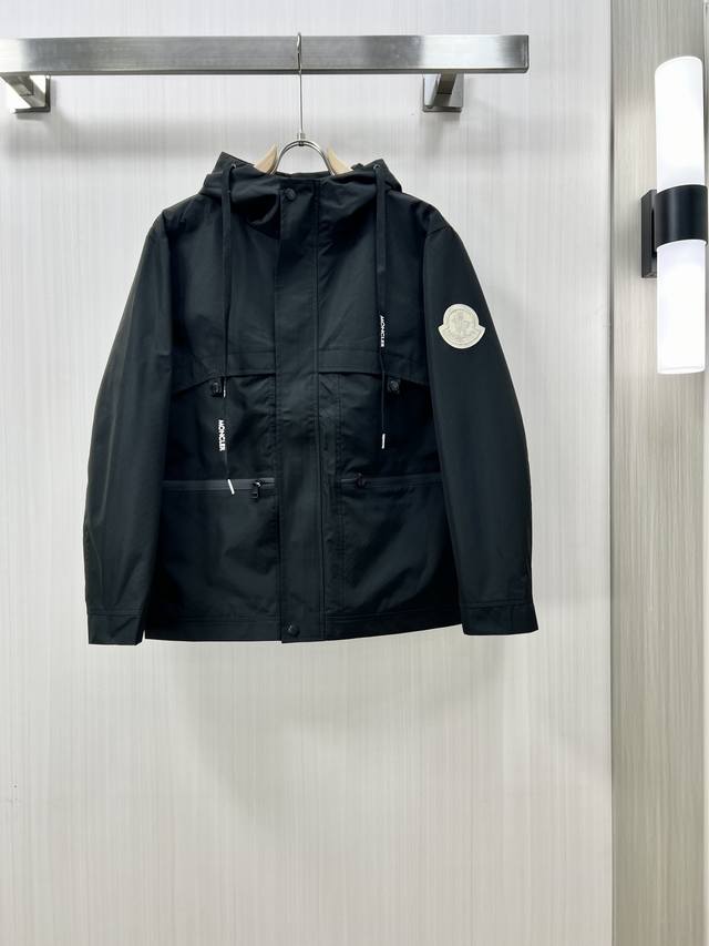 Moncler 蒙口 2025秋冬新款独家专供最新时尚连帽夹克 经典设计感与颜值爆棚的外套，品质更是无法挑剔品控可以直接入手，不容过错的高端臻品！通过细节图片便
