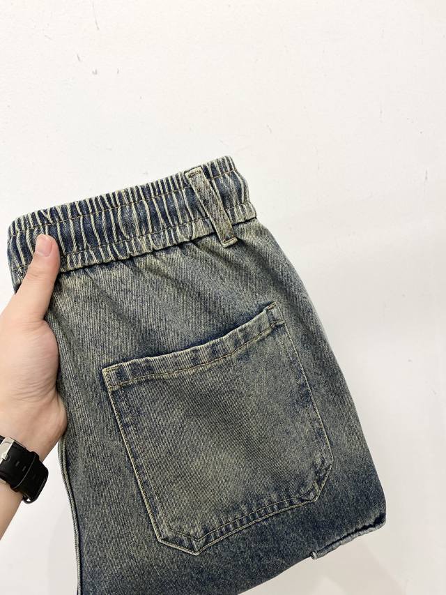 巴黎世家、 2025最新品，专柜同步有售，原单狠货，水洗休闲潮牌牛仔裤，进口原版水洗弹力面料，舒适有弹性，原版五金辅料装饰Logo，版型超正，档次极高，专柜品质