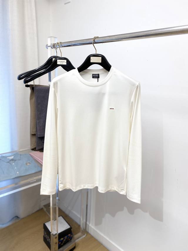 杰尼亚、2025最新款长袖，帅气时尚，胸前精致刺绣图案Logo，简约百搭款。面料棉 不仅挺括，保持潮流的廓形，又穿着舒适，纱织更细腻，码数M-3Xl