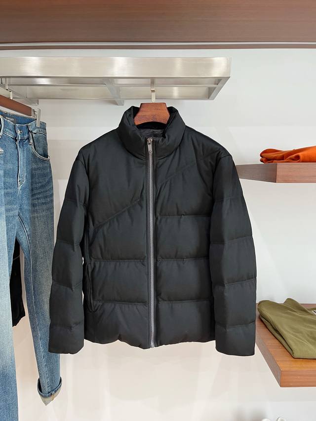 杰尼亚、2025新品棉服外套，时尚帅气，简约百搭款，原版五金辅料Logo，定制原版面料，不仅挺括，保持潮流的廓形，又穿着舒适，纱织更细腻，码数M-3Xl