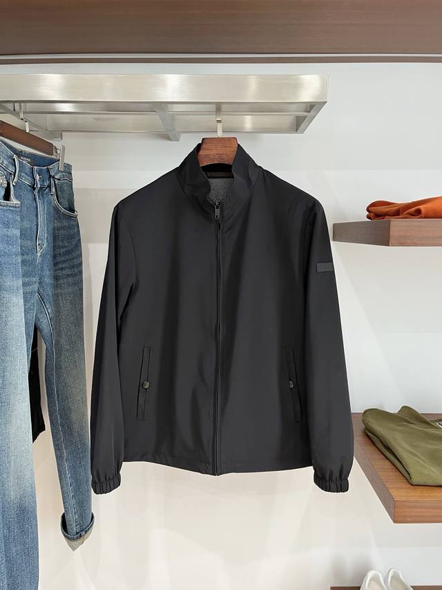 杰尼亚、2025新品夹克外套，时尚帅气，胸口刺绣装饰字母Logo，简约百搭款，定制原版面料，不仅挺括，保持潮流的廓形，又穿着舒适，纱织更细腻，码数M-3Xl