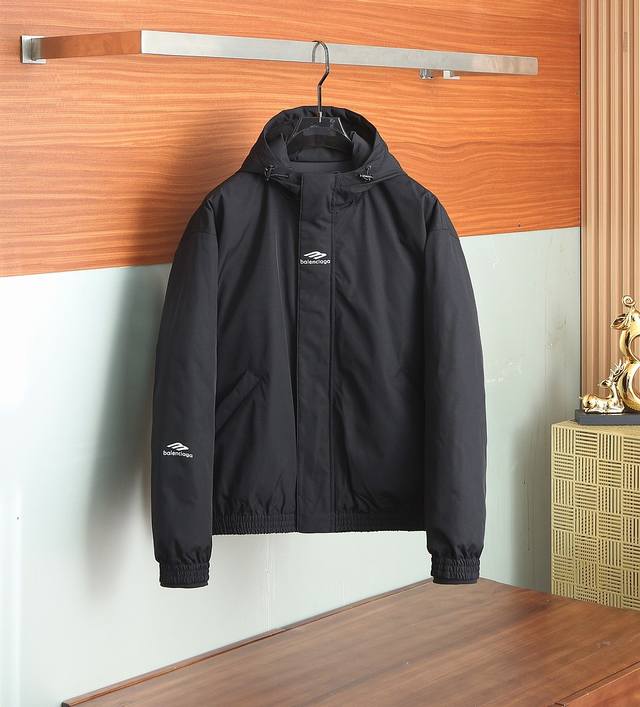 羽绒 2025秋冬新款巴黎世家原版1:1订制五金配件全进口原版定制 欢迎专柜对比 绝对的高品质 采用顶级95白鸭绒 超柔软 充羽量蓬松饱满 超级重工 面料做工杠