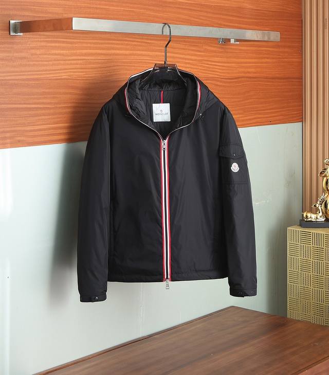 羽绒 2025秋冬新款蒙口原版1:1订制五金配件全进口原版定制 欢迎专柜对比 绝对的高品质 采用顶级95白鸭绒 超柔软 充羽量蓬松饱满 超级重工 面料做工杠杠的