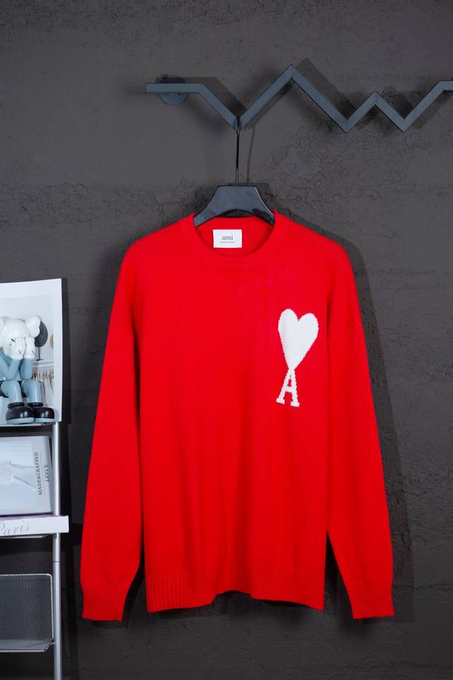 款号：Mq801 专属背景图 款号: Mq801 Ami经典爱心系列圆领毛衣 最高版本 支持对比 颜色: 红色白心， 尺码：S-Xl