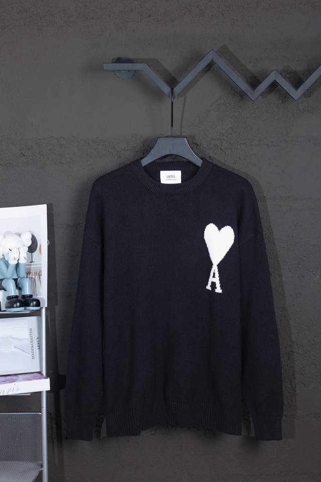 款号：Mq801 专属背景图 款号: Mq801 Ami经典爱心系列圆领毛衣 最高版本 支持对比 颜色: 黑色白心， 尺码：S-Xl