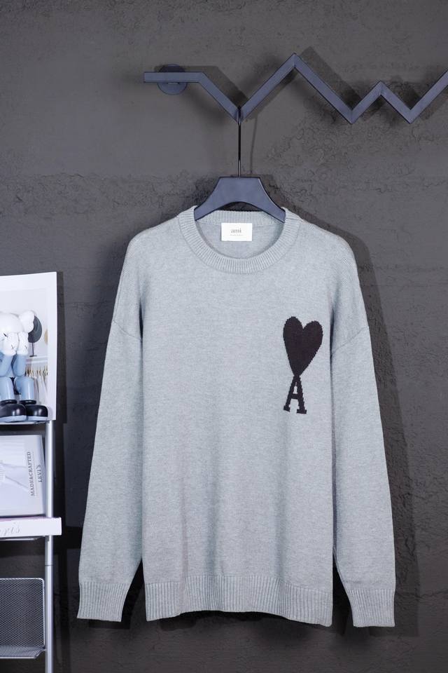 款号：Mq801 专属背景图 款号: Mq801 Ami经典爱心系列圆领毛衣 最高版本 支持对比 颜色: 灰色黑心， 尺码：S-Xl