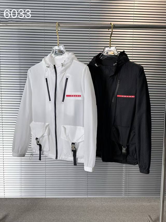 纯原臻品 顶级复刻 Prada 普拉达春夏新款运动外套轻薄皮肤衣防晒服 Zp品质1:1打版 全套原版 采用功能性防紫外线的锦纶材料 英国进口超薄尼龙面料 防晒系