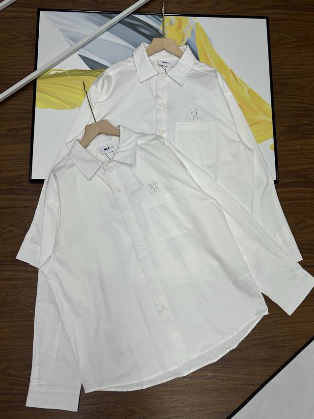 Mlb官方同步新款衬衫男女情侣背标老花Logo梭织衬衫休闲外套25新款爆款元素！数码白墨直喷印花Ny牛仔元素的效果很顶！正面口袋上方万针Ny刺绣点缀！精致饱满！