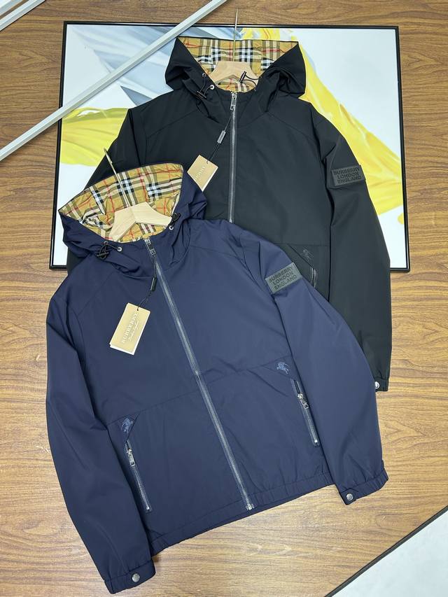 顶级原版Burberry巴宝莉2025新款秋季夹克外套风衣内里格纹连帽夹克外套风衣外套 口袋刺绣Logo 男女同款Bbr大格子外套官网同款专柜同步独家岛国工艺定