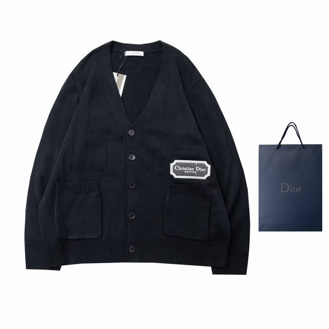 高版本 -Dior 设计师皮牌休闲开衫毛衣 - 顶级复刻 区别通货 - 颜色： 图片色 驴家这一季Bandana系列的上衣真的是太绝了。时尚潮流必备元素。是Ba