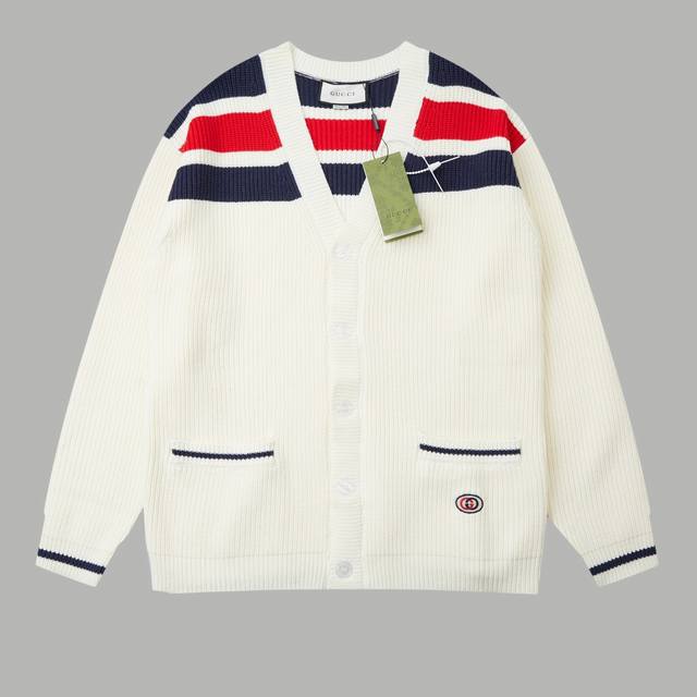 高版本 古驰 Gucci Gc 24Fw 口袋红色双G贴布针织提花开衫毛衣 轻奢主义 男女日常通勤穿搭必备单品 正确版本 欢迎对比 详细特征 采用 35% 羊毛