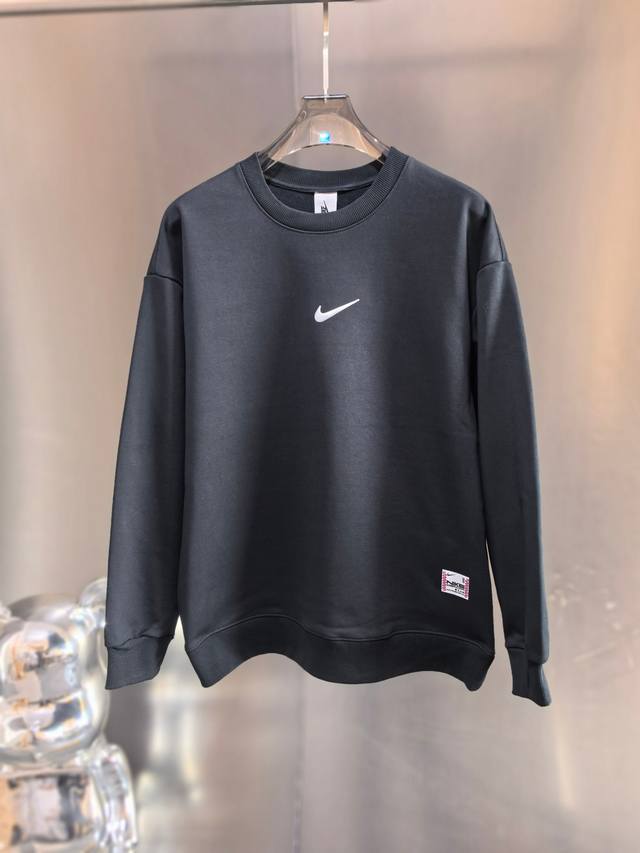 秋款上新 高品质 Nike 2025 Sportswear 耐克2025灵蛇系列 男子毛圈运动圆领卫衣 本款采用400G纯棉毛圈面料，细腻柔软，上身轻盈舒适，表