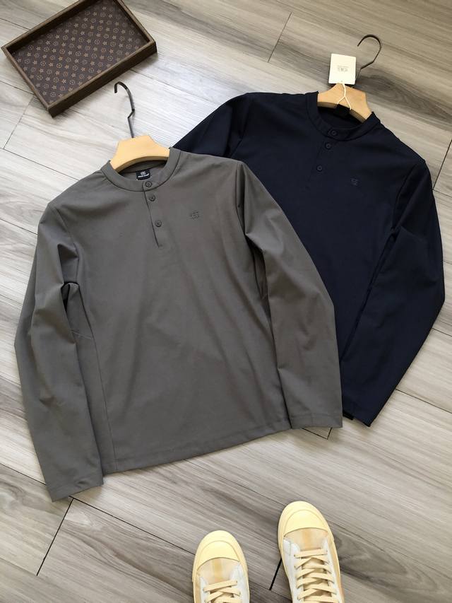 K家 徽标Logo胶印 男款通勤商务休闲亨利领长袖T恤领长袖T恤. 颜色：卡其棕 藏青. 材质：氨纶锦纶混纺面料. 尺码：L Xl 2Xl 3Xl. 工艺：胶印