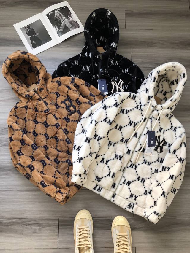 Mlb 众多明星同款 Ny刺绣 复古钻石老花满印男女款兔毛绒保暖防风连帽夹克外套. 颜色：白色 棕色 黑色. 面料：定织兔毛绒面料. 工艺：老花满印 刺绣. 尺