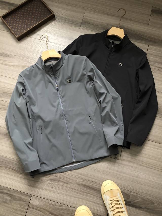 K家 Hike Extreme系列 Techshel 3L压胶 男款商务通勤休闲防风防水立领拉链夹克外套. 颜色：灰色 黑色. 材质：防风防水氨纶锦纶混纺面料.