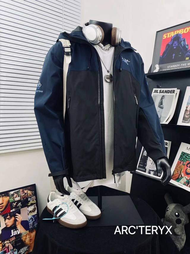 Arc'teryx始祖鸟鱼鳞布松赞联名纳木措工装刺绣连帽冲锋衣 重工出品 大爆款三防科技 男女同款 爆款上线 简直好看到爆了 版型绝佳超极好看 必入强烈种草款