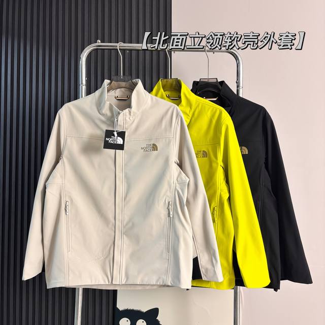 北面Tnf秋款软壳防风立领冲锋衣外套 金典反光小Logo，立体剪裁，修身显瘦 高科技面料！全身的面料是重点！据说这面料是可以有一定保存人身体体温和隔热功能 做工