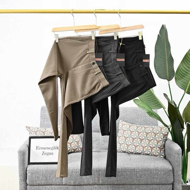 报单号：563# Zz杰尼亚～以绅士男人装闻名的品牌这次来高货了， 绝对硬货英伦优雅条纹2025冬新款直筒休闲西裤，采用定制面料柔软细腻舒适， 不起皱，不变形，