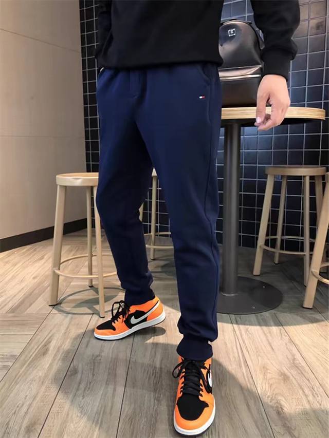 毛圈卫裤 汤米束脚裤 男女同款百搭运动裤 采用小毛圈全棉面料_舒适柔软！ 裁剪设计到位！刺绣_立体饱满 裤子整体设计包容身材！挺拔身型，精简设计，不挑身材。腰围