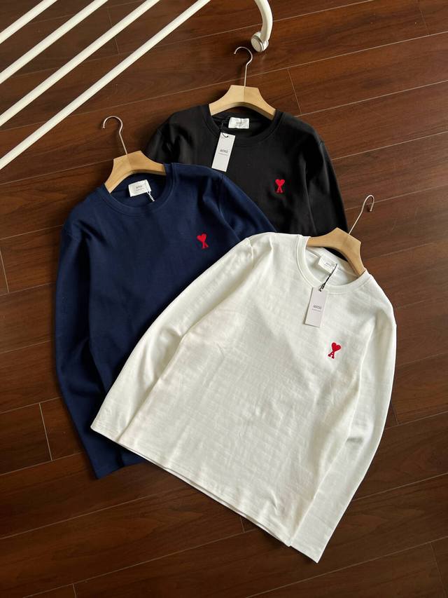 Amit恤男圆领精致刺绣小标 纯色简约长袖秋冬上衣T恤 胸前经典小标 经典百搭的一个系列 ，上身效果就一个高级感！ 质感超好 摸起来有那种微微绒的感觉！圆领设计