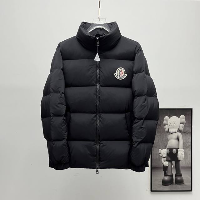 Moncler 蒙口 25秋冬最新Citala短款羽绒服夹克外套～情侣款～超轻面包服！Logo大标刺绣点缀！剪裁打造干练姿态身着 蒙口主打系列，保暖舒适且不臃肿
