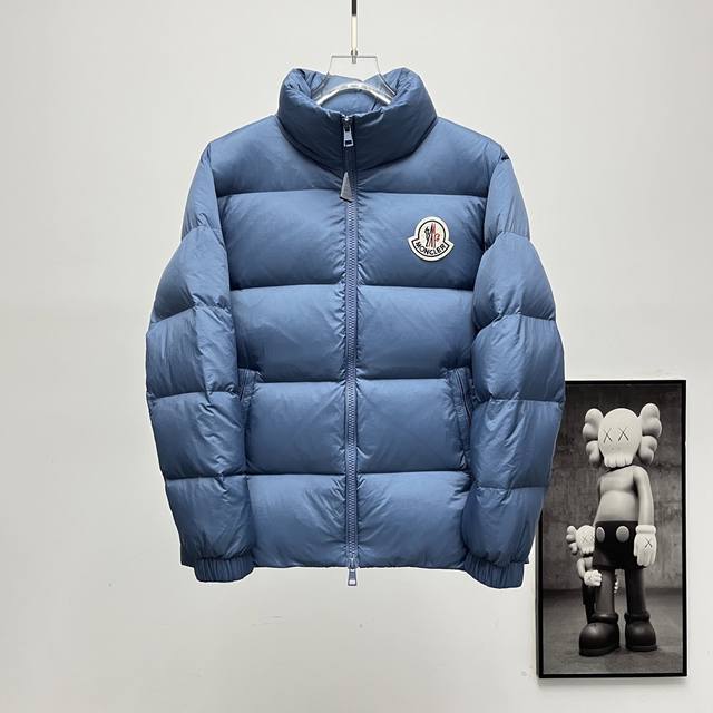 Moncler 蒙口 25秋冬最新Citala短款羽绒服夹克外套～情侣款～超轻面包服！Logo大标刺绣点缀！剪裁打造干练姿态身着 蒙口主打系列，保暖舒适且不臃肿