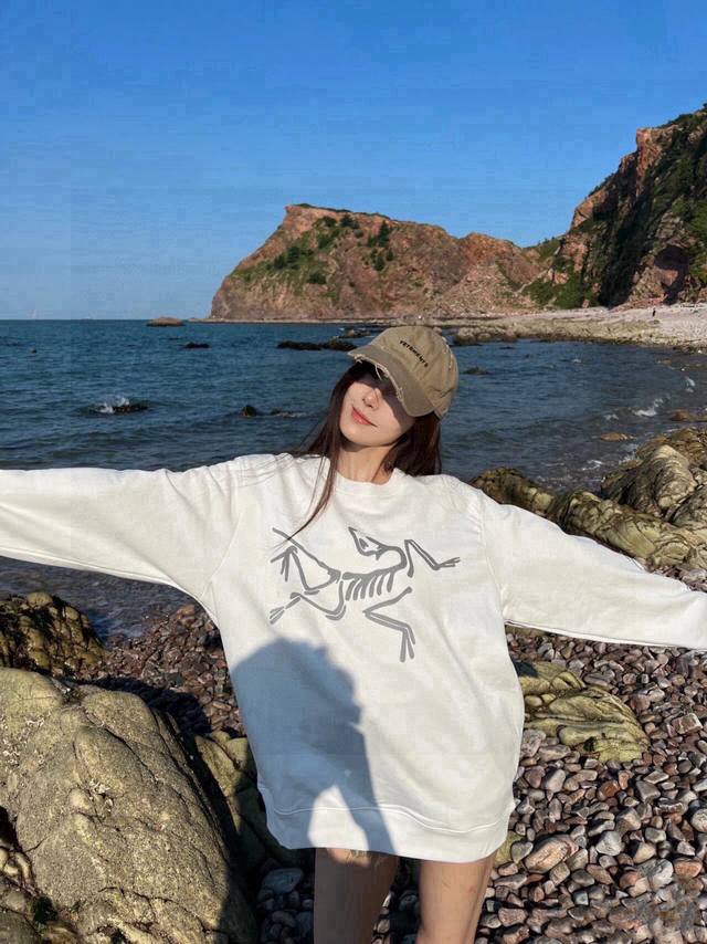 高品质 品名：始祖鸟 Arc'teryx 24Ss 印花新款Logo宽松男女同款圆领卫衣 版型；宽松版 颜色： 白色 尺码M-L- Xl 胸围 衣长 M 118