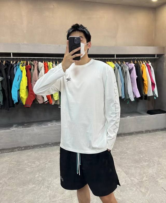 高品质 品名：始祖鸟 Arc'teryx 24Ss 新款袖子字母印花L 宽松男女同款圆领纯棉长袖T恤 版型；宽松版 面料：330G全棉精梳棉 颜色： 黑色-白色