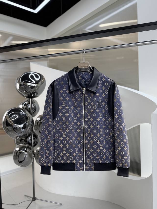 Lv 官网同款，提前发售！2025Ss开秋新款男士牛仔夹克外套，原单三标齐全高端版本！，专柜定制面料 透气舒适度高，细节无可挑剔，品牌元素设计理念，体现高品质。