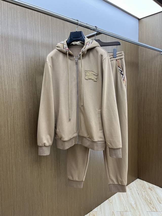 秋冬套装 上衣 裤子 Bbr 2550秋冬最新品套装系列-专柜同步有售，原单狠货休闲时尚套装，上身很有特点！吸睛而有亮点，进口高密度聚酯纤维面料，密度高，手感舒