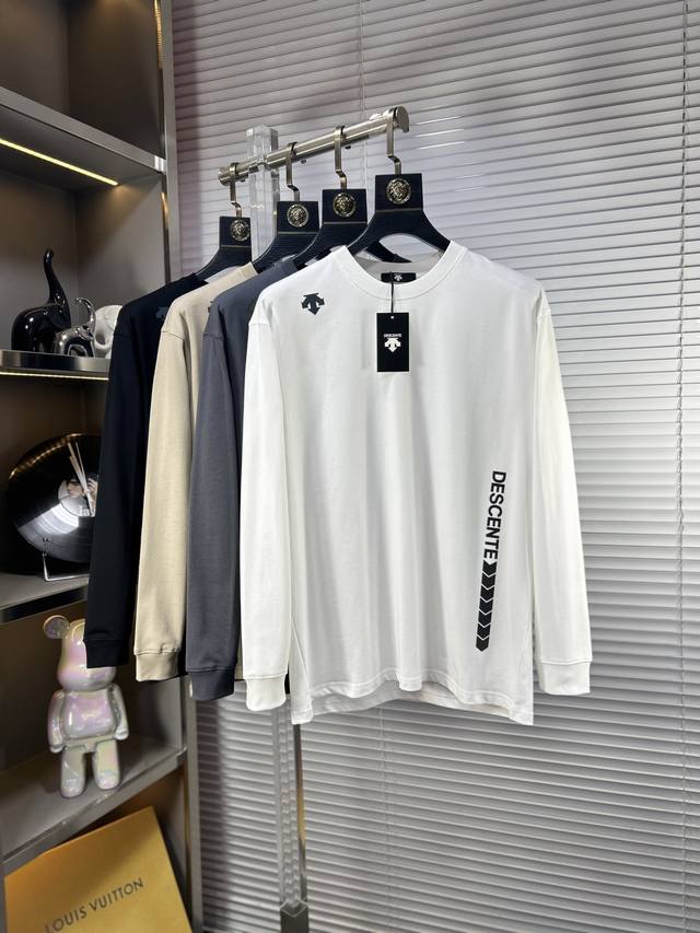 Desc*迪桑特 Ss25秋冬新款 胸前图案凸起立挺感爆棚 圆领长袖T恤，更是时尚达人必须入手的一件！定制280G高克重棉面料 ，手感细腻 亲肤性很好。胸前智能
