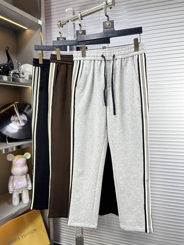 Miu*缪缪 Ss25秋冬新款休闲裤，官网同步发售，裤身工艺设计，进口客供辅料、面料定制，代工厂P出品免检！每个细节做到极致，原版五金配件，潮范十足、上身有型帅
