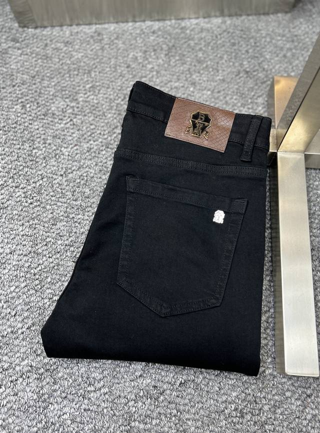 Bc*布鲁提 Ss25秋冬新款男士牛仔裤 面料弹性好。独家发售 官网同步 时尚优雅 采用原色酵母水洗工艺 精选进口重磅丹宁牛仔面料 配专柜五金装饰 真皮皮牌 精